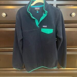 Patagonia womens  Sweater in navy with blue Green Trim
